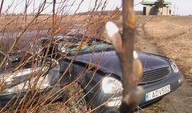 Kelyje Klaipėda-Palanga apsivertė automobilis