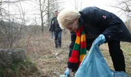 Šiukšles rinko ir Prezidentė