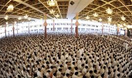 Indijoje palaidotas Sai Baba