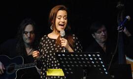 Rengimasis "Eurovizijai" - dainuojant prancūziškai