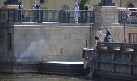 Girti jaunuoliai šokinėjo nuo Biržos tilto