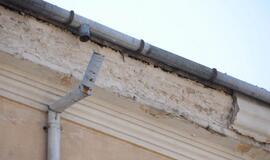 Nuo pastato M. Mažvydo al. 4 byra tinko gabalai