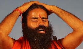 Indijos policija šturmavo bado streiką paskelbusio jogos guru palapinę