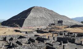 Karas ir taika Meksikoje (1)