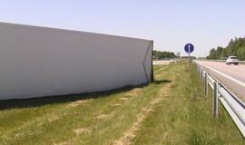 Automagistralėje vertėsi vilkikas