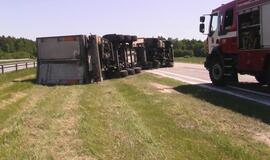 Automagistralėje vertėsi vilkikas