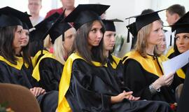 Kolegijoje įteikti diplomai ir premija