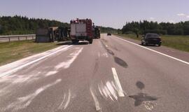 Automagistralėje vertėsi vilkikas