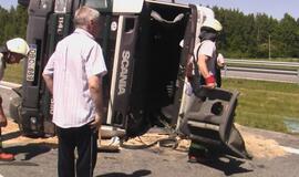 Automagistralėje vertėsi vilkikas