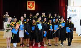 Kolegijoje įteikti diplomai ir premija