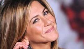 Pirmoji Jennifer Aniston tatuiruotė - šuns garbei