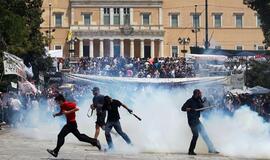 Policija prieš protestuotojus Graikijoje panaudojo ašarines dujas