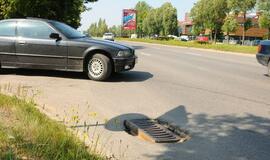 Duobės Baltijos prospekte grasina vairuotojams