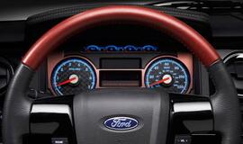 "Ford" automobilių vairą patikėjo akliesiems ir silpnaregiams