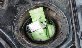 Klaipėdietė kontrabandinius rūkalus slėpė automobilio bake ir padangoje