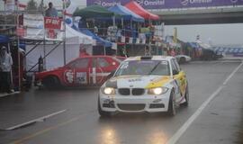 1000 km lenktynės finišuoja pliaupiant lietui