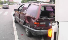 Sudaužyti prie pėsčiųjų sustoję automobiliai