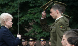 Prezidentė mokė leitenantus tarnystės Lietuvai pagrindų