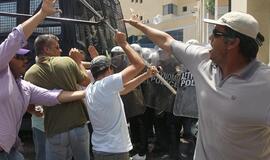 Streikuojantys taksistai Atėnuose susirėmė su policija
