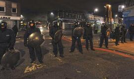 Per protestus Didžiojoje Britanijoje buvo sužeisti 26 policijos pareigūnai, 40 asmenų sulaikyta