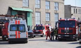 Užsidegė nedidelis remontuojamas laivas