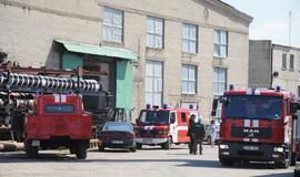 Užsidegė nedidelis remontuojamas laivas