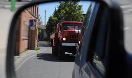 Užsidegė nedidelis remontuojamas laivas