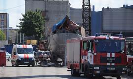 Užsidegė nedidelis remontuojamas laivas