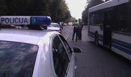 Automobilis atsitrenkė į maršrutinį autobusą