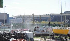 Užsidegė nedidelis remontuojamas laivas