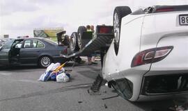 Apsivertė tempiamas automobilis