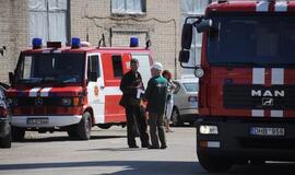 Užsidegė nedidelis remontuojamas laivas