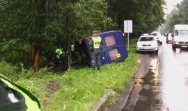 Ties Melnrage "mikriukas" virto ant šono