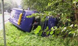 Ties Melnrage "mikriukas" virto ant šono