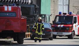 Užsidegė nedidelis remontuojamas laivas