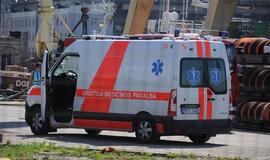 Užsidegė nedidelis remontuojamas laivas