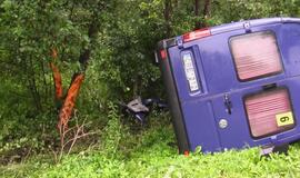 Ties Melnrage "mikriukas" virto ant šono