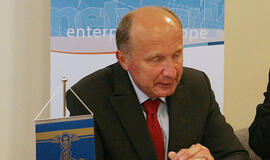 Premjeras: naujų darbo vietų kūrimas, senų išsaugojimas - migracijos stabdymo strategija