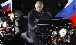 Šventėje ant motociklo pasirodęs V. Putinas pradėjo savo partijos rinkimų kampaniją