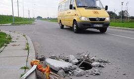 Kanalizacijos dangčiai grasina vairuotojams