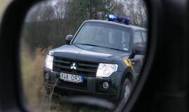 Pasieniečiai surado miške klaidžiojusią šeimą