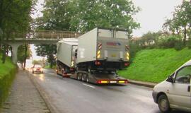 Gargžduose į viaduką atsitrenkė vilkiko krovinys