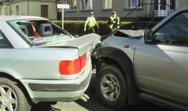 "Nissan" rėžėsi į "Audi"