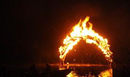 Juodkrantėje liepsnojo ugnies skulptūros