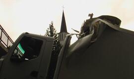 Gargžduose į viaduką atsitrenkė vilkiko krovinys