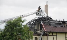 Žaibo sukeltas gaisras Tauralaukyje