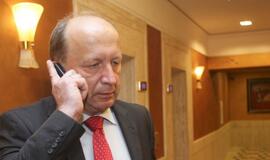 Premjeras: mobilieji telefonai mokyklose - ne sveikatos, o drausmės klausimas