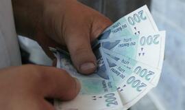 Tyrimas: atlyginimą ilgainiui teks vis labiau "užsidirbti"