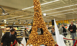 Atidengtas didžiausias šalyje valgomas Eifelio bokštas