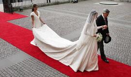 Kate vestuvinė suknelė į Bakingemo rūmus priviliojo 600 tūkst. žmonių